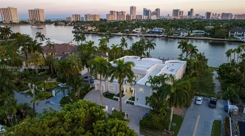929 N Southlake Drive Hollywood FL 33019