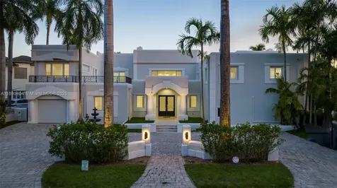 929 N Southlake Drive Hollywood FL 33019