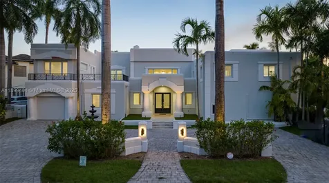 929 N Southlake Drive Hollywood FL 33019