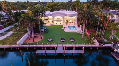 929 N Southlake Drive Hollywood FL 33019