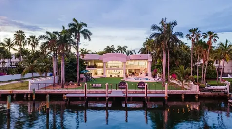 929 N Southlake Drive Hollywood FL 33019
