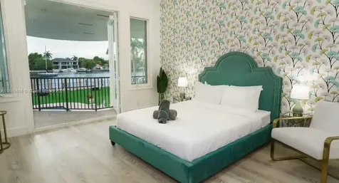 929 N Southlake Drive Hollywood FL 33019