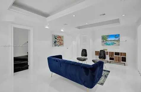 929 N Southlake Drive Hollywood FL 33019