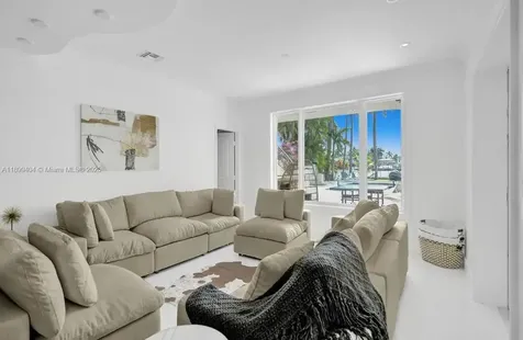 929 N Southlake Drive Hollywood FL 33019