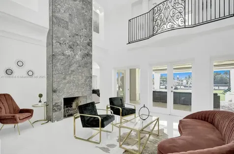 929 N Southlake Drive Hollywood FL 33019