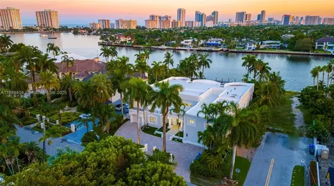 929 N Southlake Drive Hollywood FL 33019