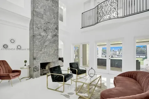 929 N Southlake Drive Hollywood FL 33019