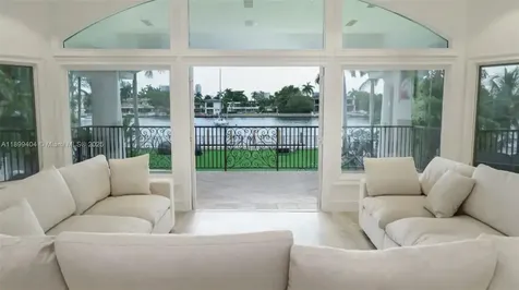 929 N Southlake Drive Hollywood FL 33019