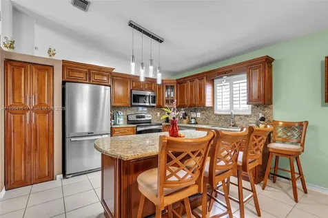7967 NW 186th Terrace Hialeah FL 33015