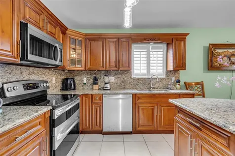 7967 NW 186th Terrace Hialeah FL 33015