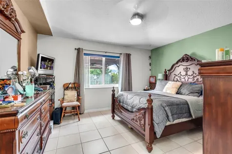 7967 NW 186th Terrace Hialeah FL 33015