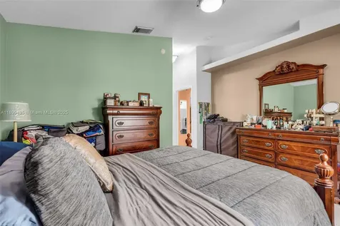 7967 NW 186th Terrace Hialeah FL 33015
