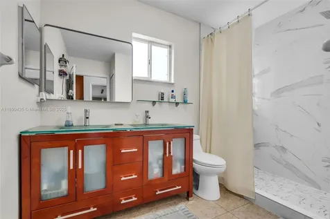 7967 NW 186th Terrace Hialeah FL 33015