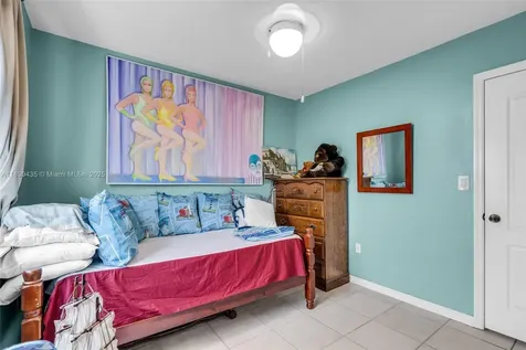 7967 NW 186th Terrace Hialeah FL 33015