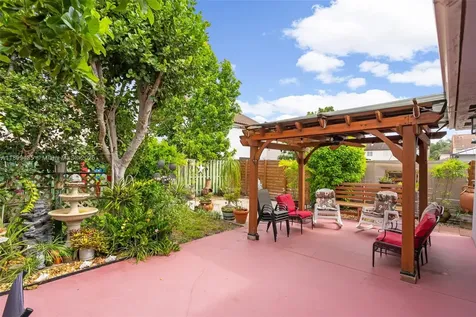7967 NW 186th Terrace Hialeah FL 33015