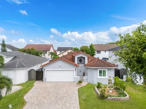 7967 NW 186th Terrace Hialeah FL 33015