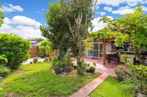7967 NW 186th Terrace Hialeah FL 33015