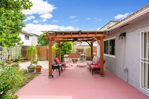 7967 NW 186th Terrace Hialeah FL 33015