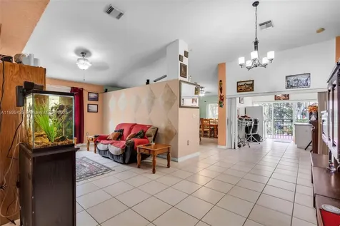7967 NW 186th Terrace Hialeah FL 33015