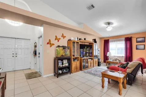 7967 NW 186th Terrace Hialeah FL 33015