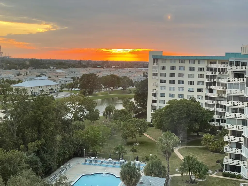 4200 Hillcrest Drive Hollywood FL 33021