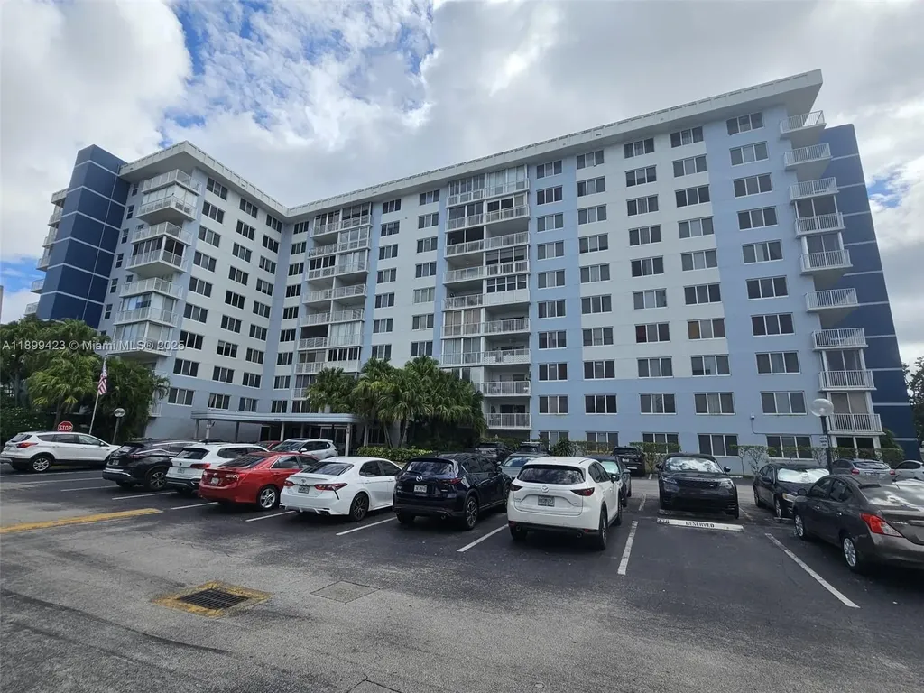 4200 Hillcrest Drive Hollywood FL 33021