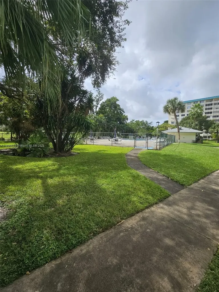 4200 Hillcrest Drive Hollywood FL 33021