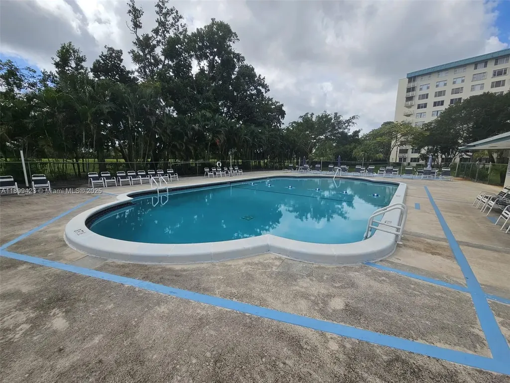 4200 Hillcrest Drive Hollywood FL 33021