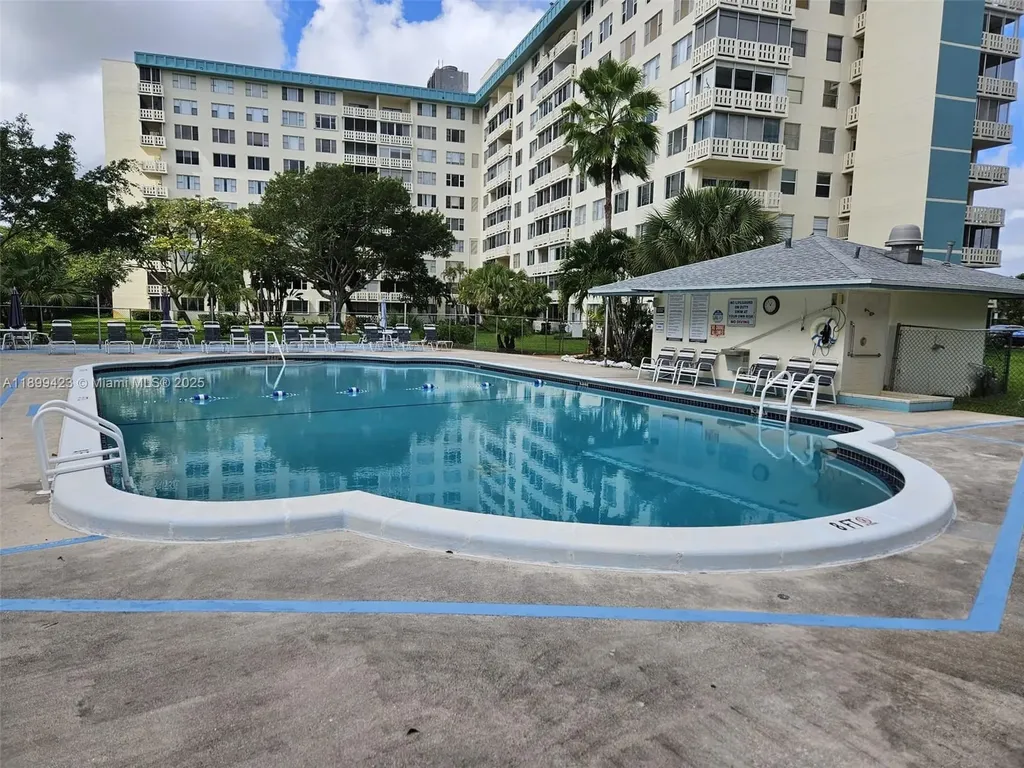 4200 Hillcrest Drive Hollywood FL 33021