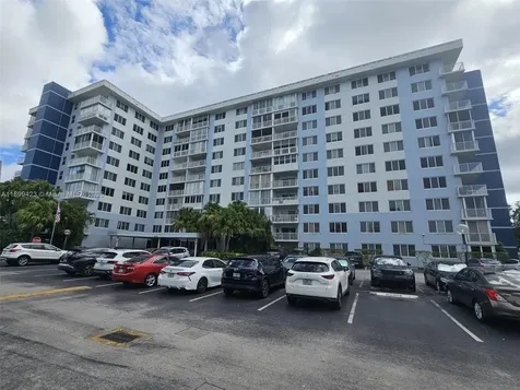 4200 Hillcrest Drive Hollywood FL 33021