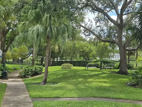 4200 Hillcrest Drive Hollywood FL 33021