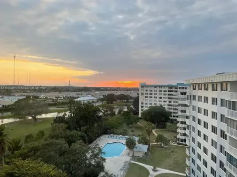 4200 Hillcrest Drive Hollywood FL 33021