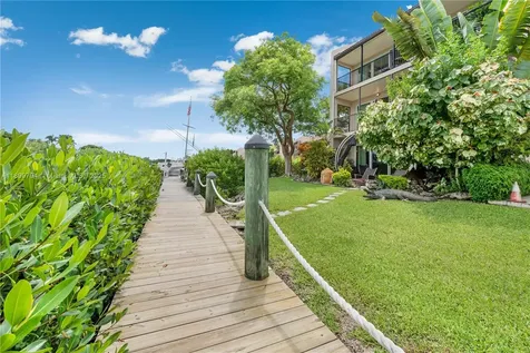 6100 Paradise Point Drive Palmetto Bay FL 33157