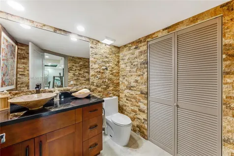 6100 Paradise Point Drive Palmetto Bay FL 33157
