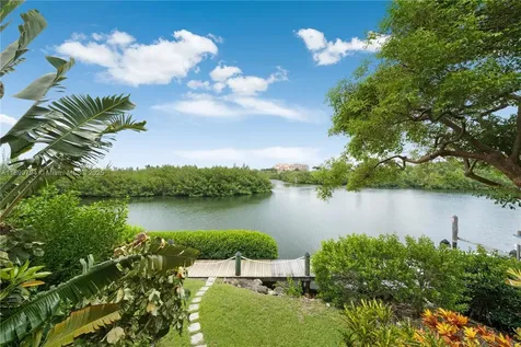 6100 Paradise Point Drive Palmetto Bay FL 33157