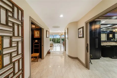 6100 Paradise Point Drive Palmetto Bay FL 33157