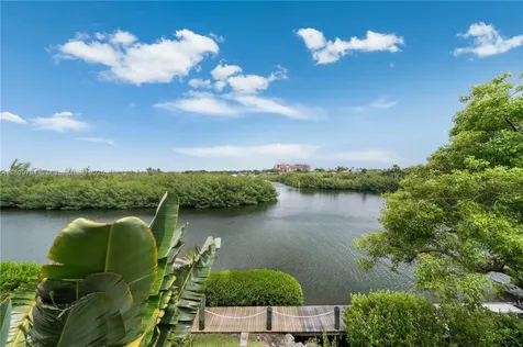 6100 Paradise Point Drive Palmetto Bay FL 33157