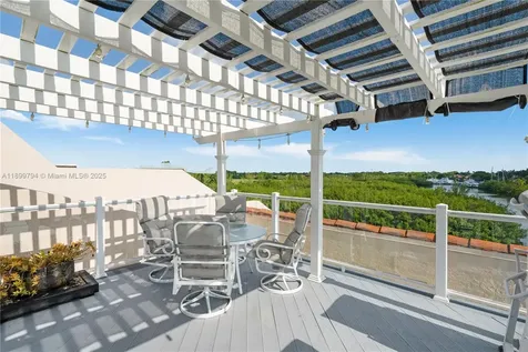 6100 Paradise Point Drive Palmetto Bay FL 33157