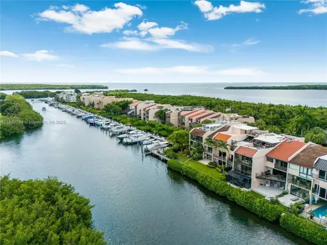 6100 Paradise Point Drive Palmetto Bay FL 33157