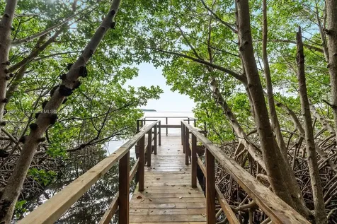 6100 Paradise Point Drive Palmetto Bay FL 33157