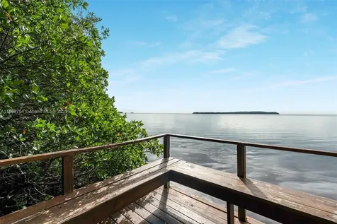 6100 Paradise Point Drive Palmetto Bay FL 33157
