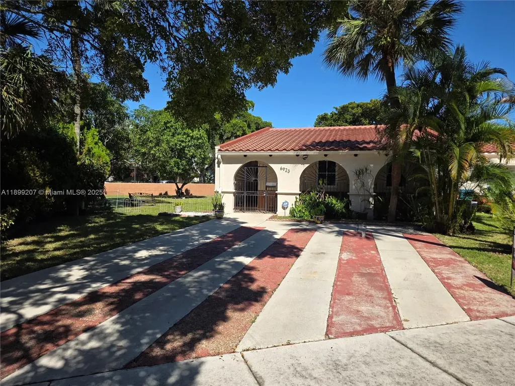 6923 Holly Road Miami Lakes FL 33014