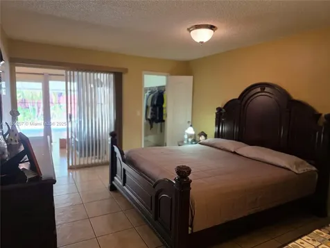 6923 Holly Road Miami Lakes FL 33014