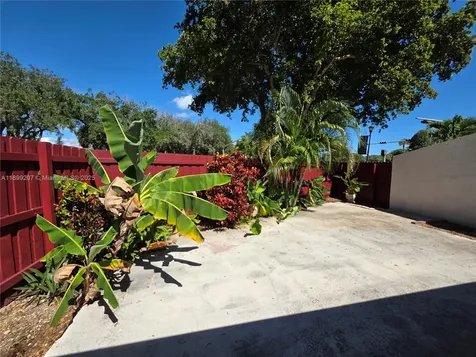 6923 Holly Road Miami Lakes FL 33014