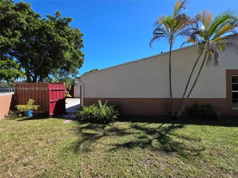 6923 Holly Road Miami Lakes FL 33014
