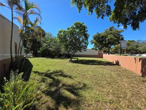 6923 Holly Road Miami Lakes FL 33014