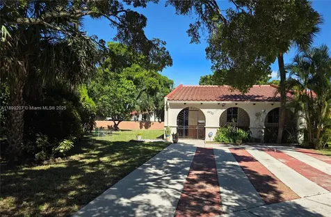 6923 Holly Road Miami Lakes FL 33014