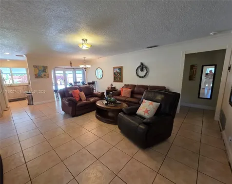6923 Holly Road Miami Lakes FL 33014