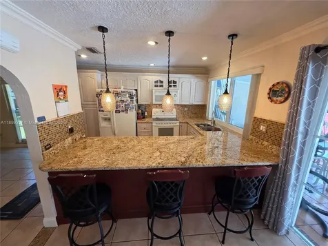 6923 Holly Road Miami Lakes FL 33014