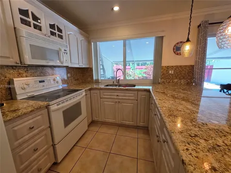 6923 Holly Road Miami Lakes FL 33014